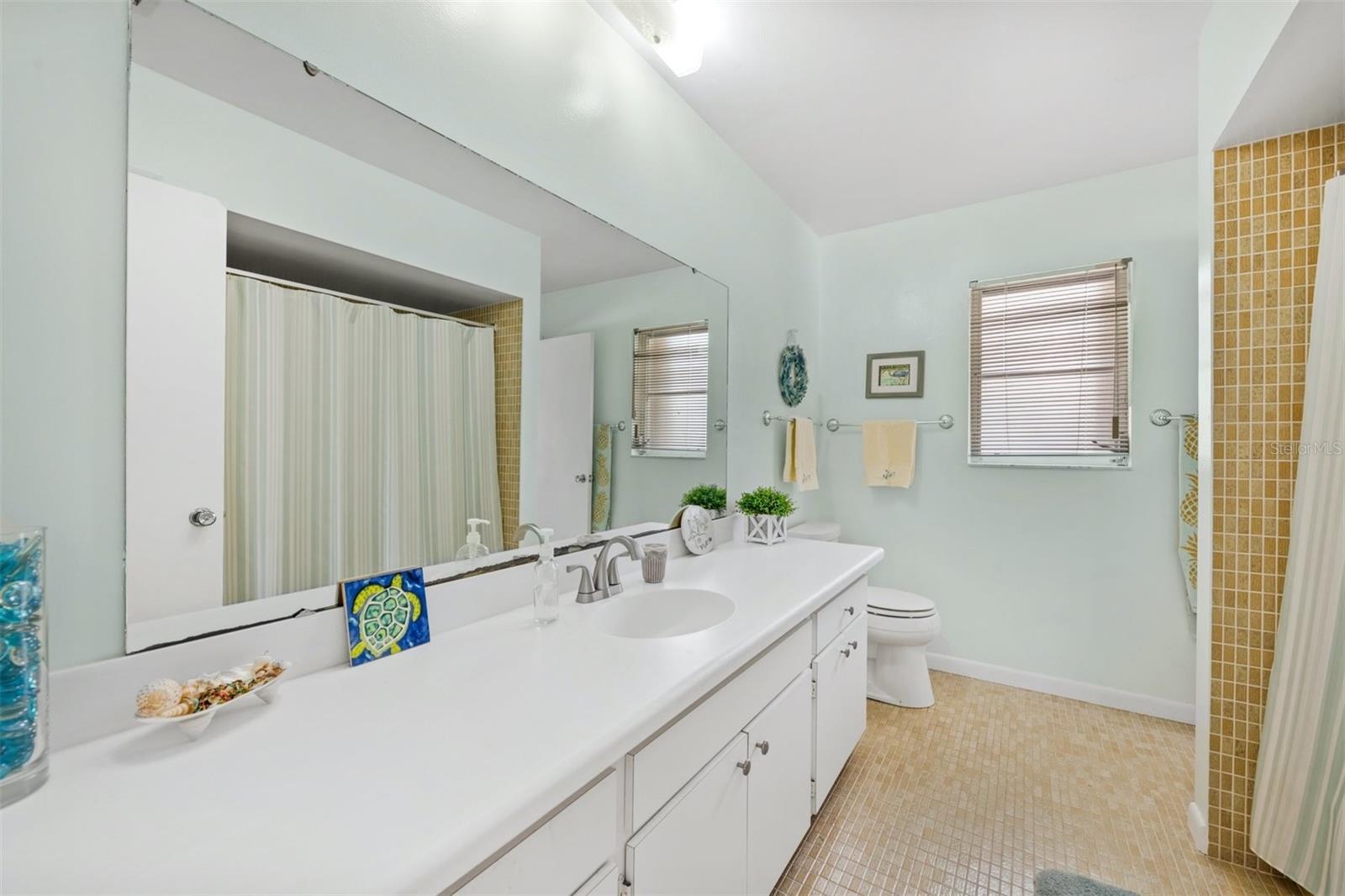 614 GLADSTONE LN — photo 34