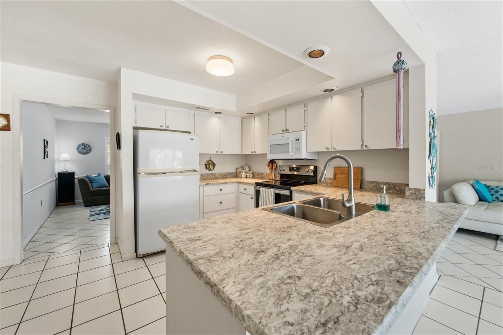 614 GLADSTONE LN — photo 23