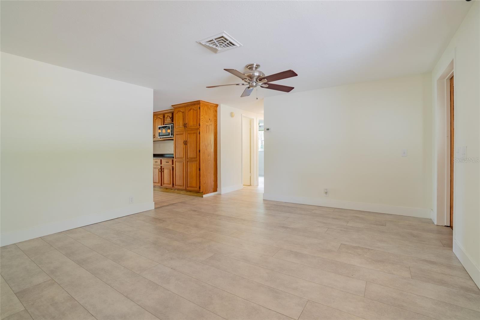 605 BARNES PKWY — photo 11