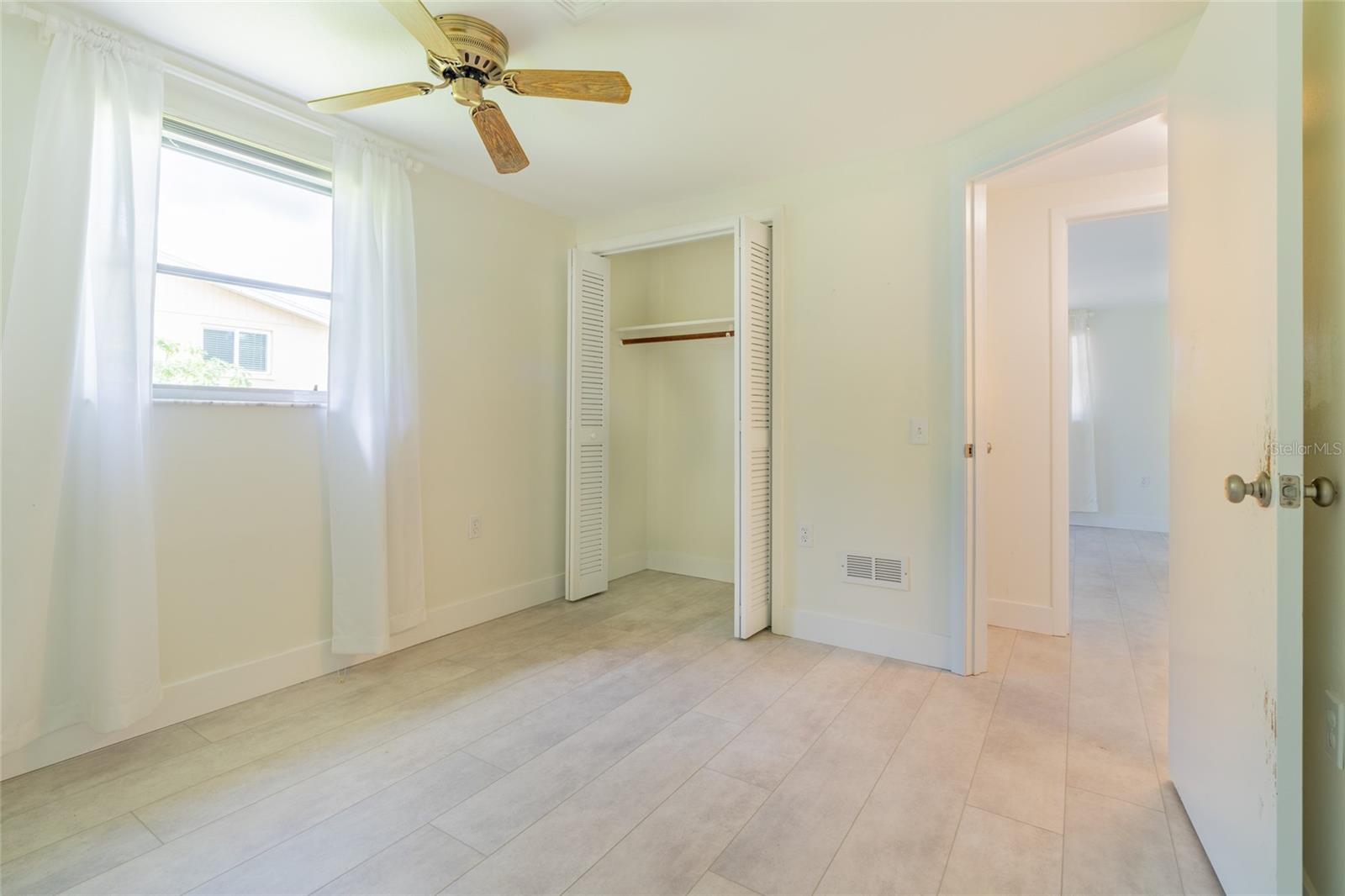605 BARNES PKWY — photo 34