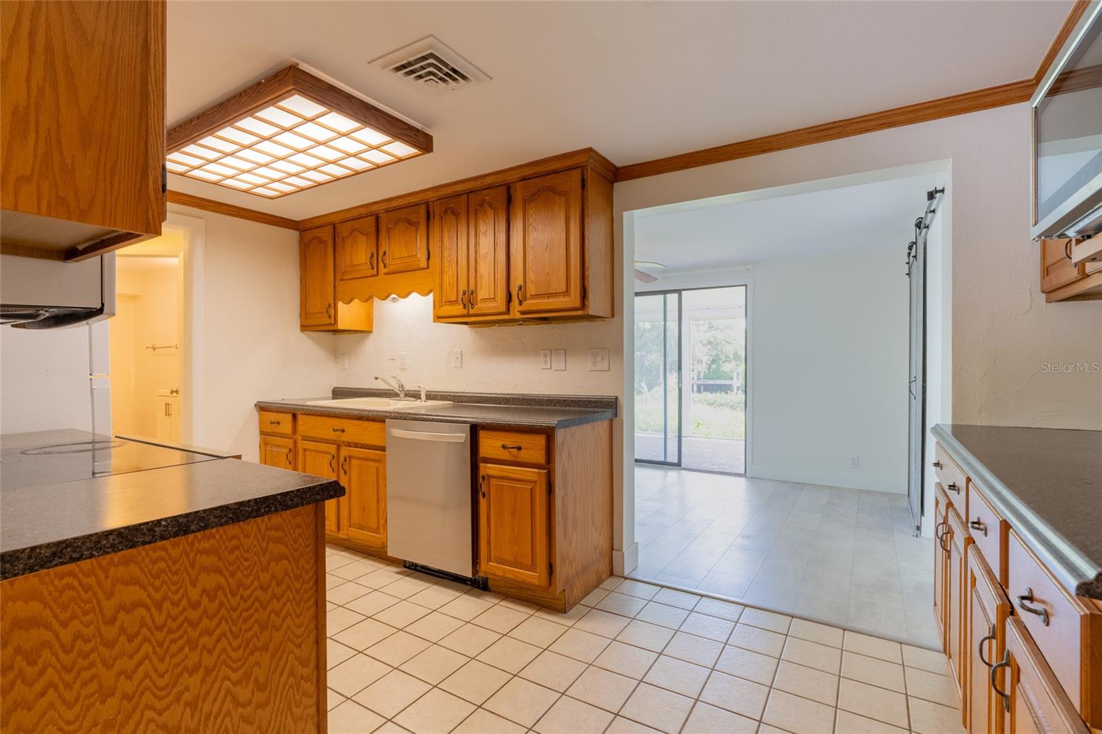 605 BARNES PKWY — photo 13