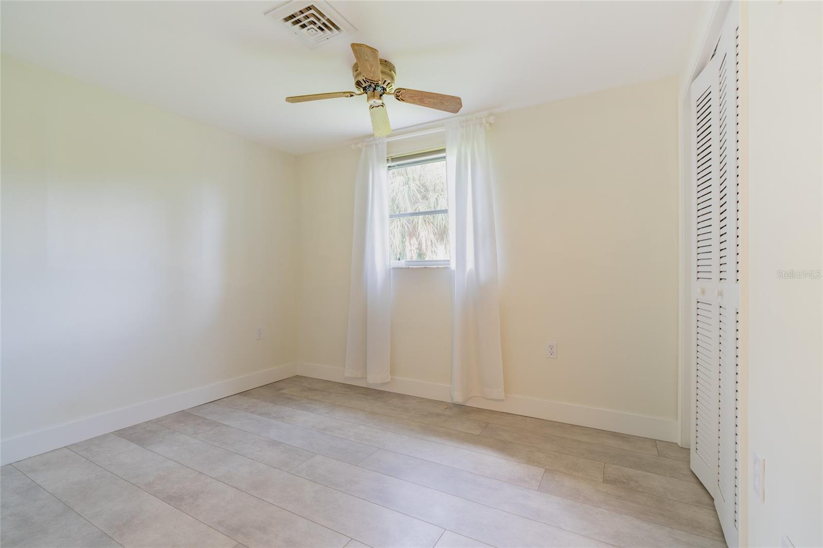 605 BARNES PKWY — photo 33