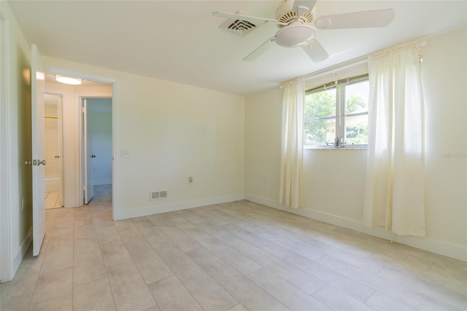 605 BARNES PKWY — photo 30