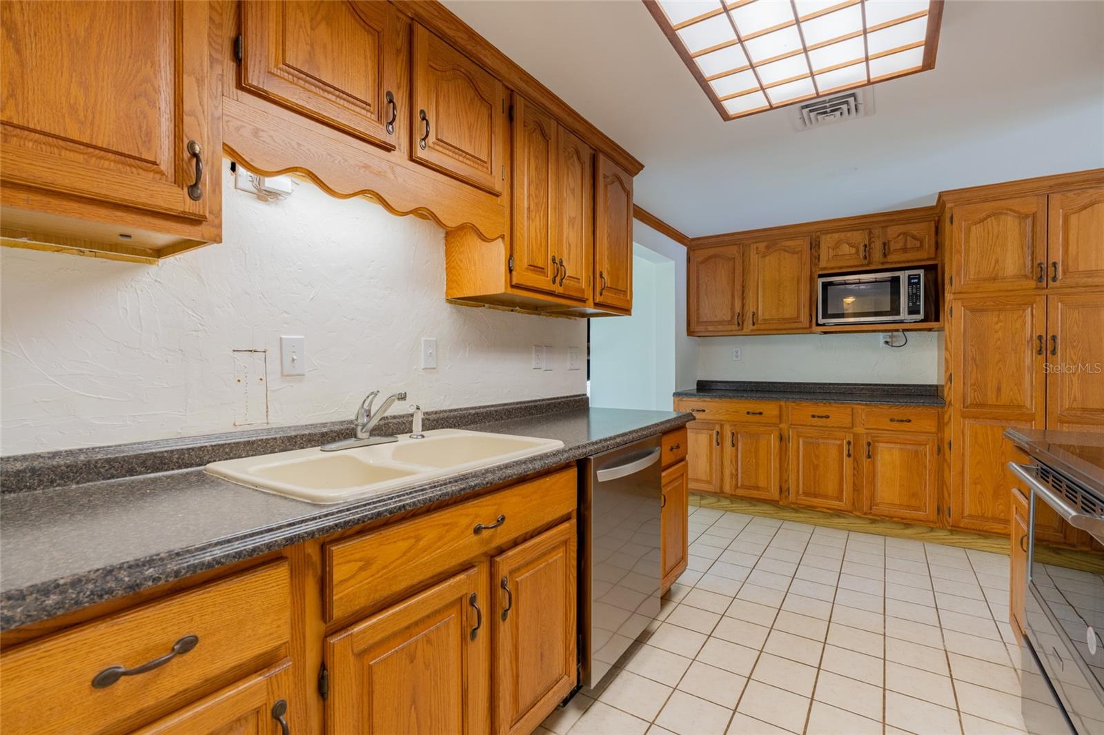 605 BARNES PKWY — photo 16