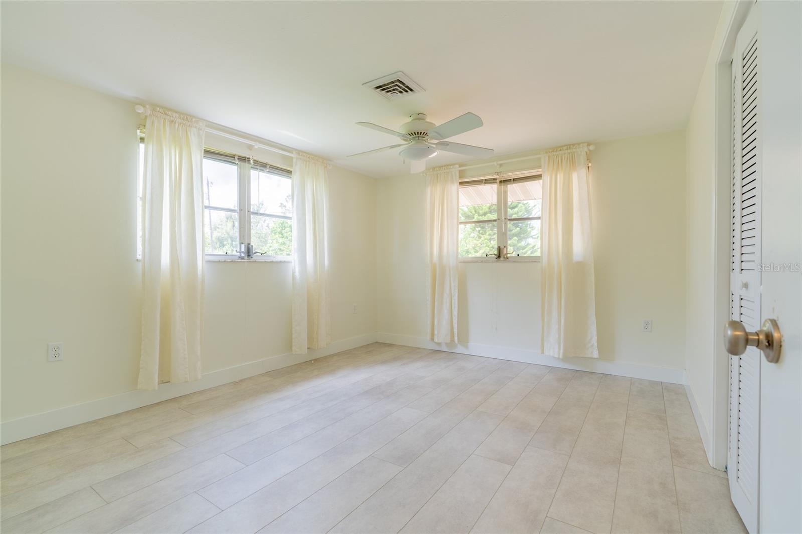 605 BARNES PKWY — photo 28