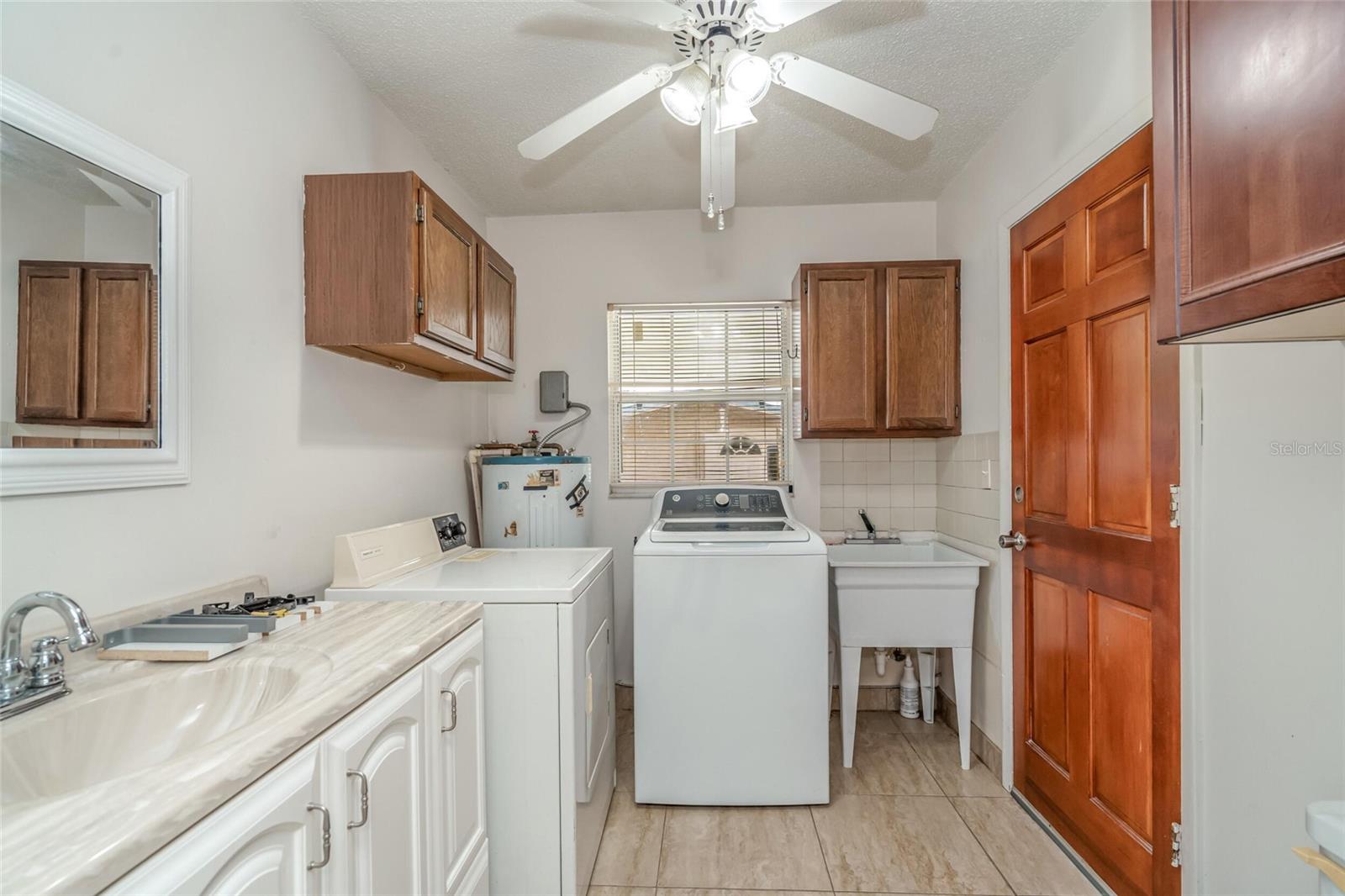 8001 N HUBERT AVE — photo 14