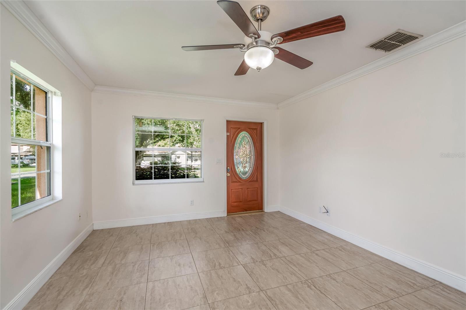 8001 N HUBERT AVE — photo 3