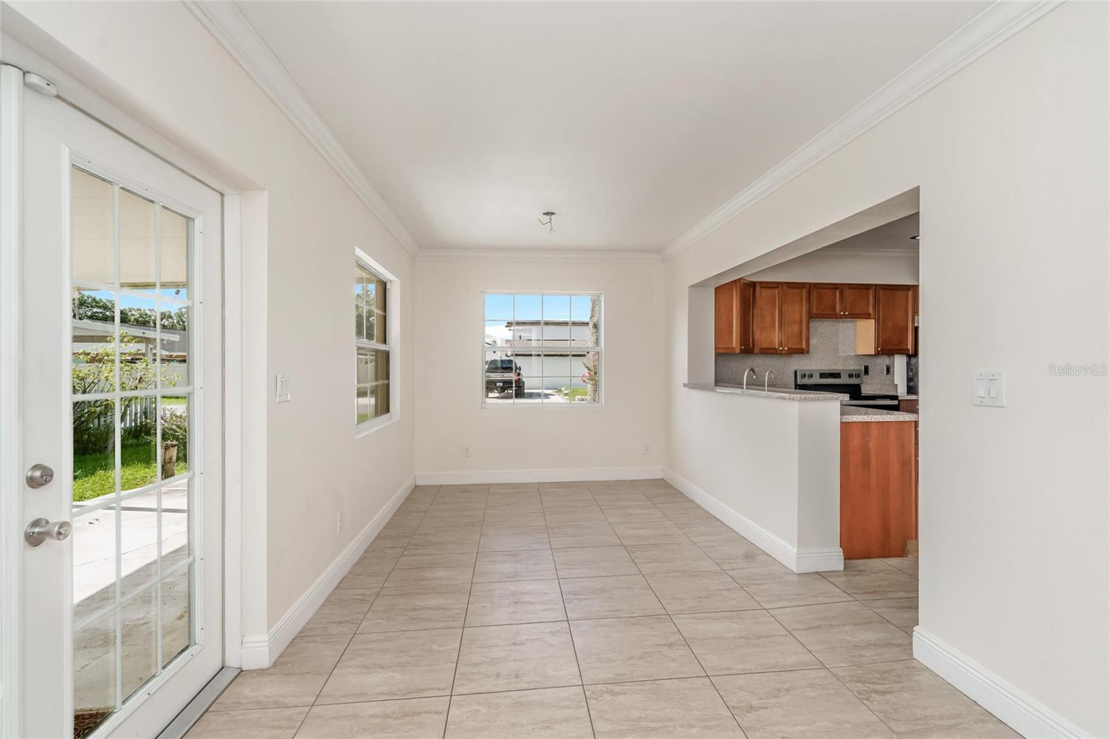8001 N HUBERT AVE — photo 6