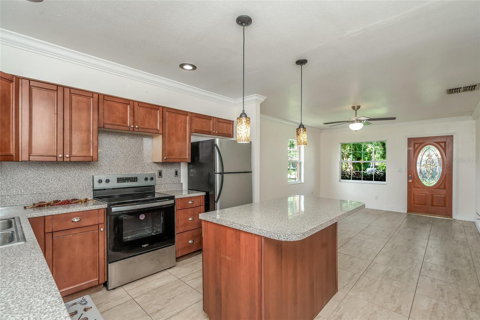 8001 N HUBERT AVE — photo 5