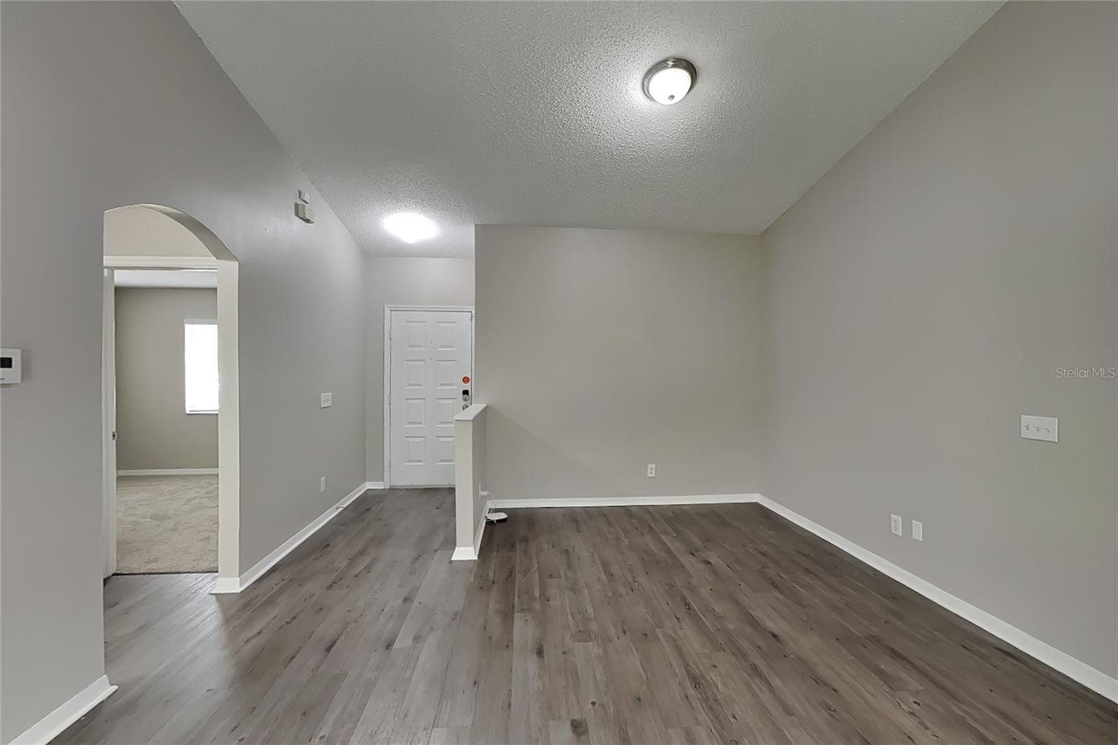 Home in RIVERVIEW — photo 3