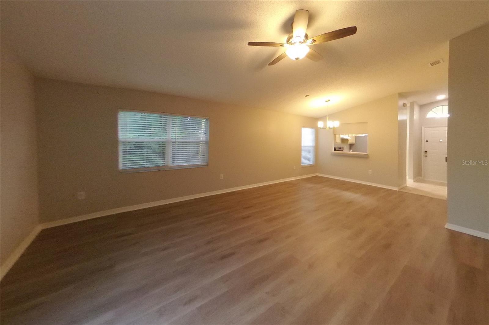 Home in RIVERVIEW — photo 2