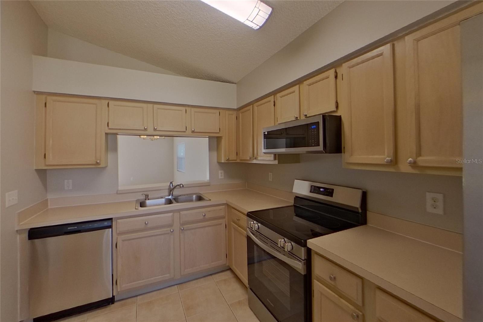 Home in RIVERVIEW — photo 6