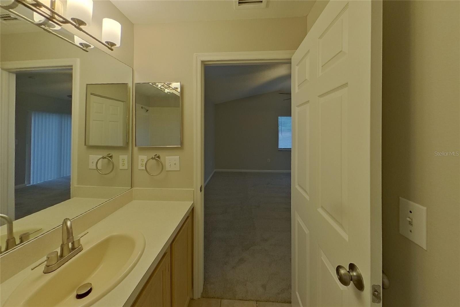 Home in RIVERVIEW — photo 10