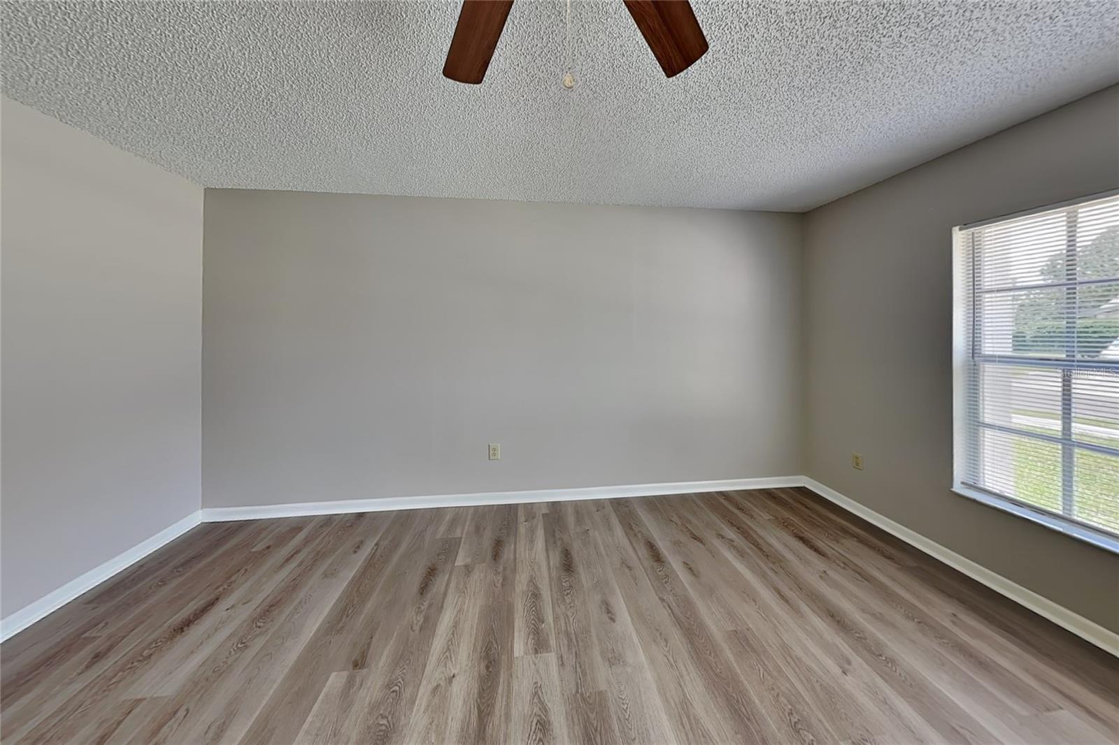 Home in BRANDON — photo 3