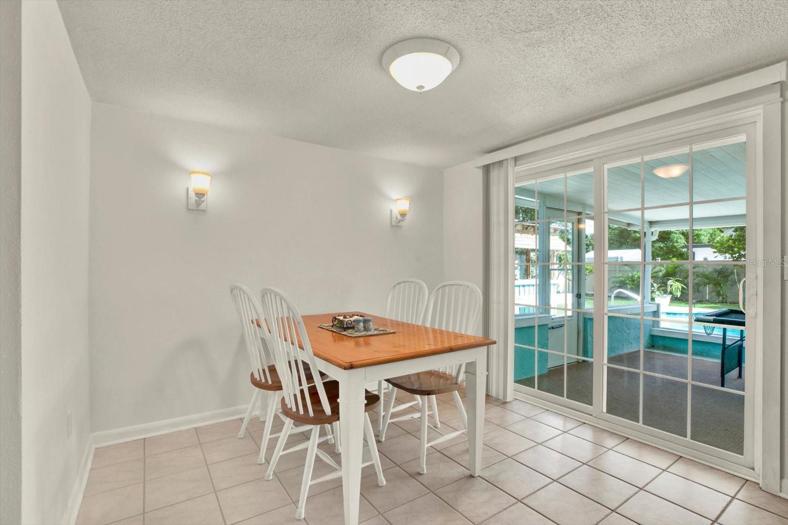 1601 AVOCA DR — photo 13