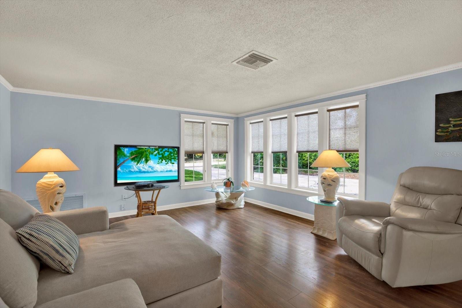 1601 AVOCA DR — photo 6