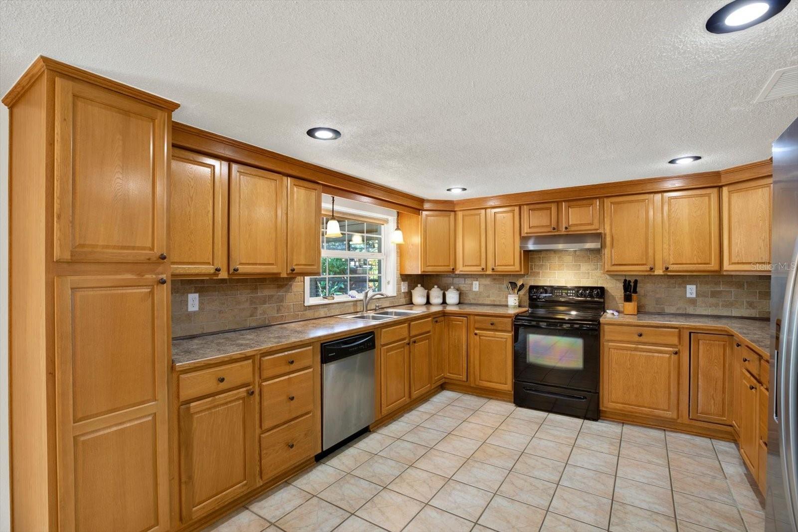 1601 AVOCA DR — photo 10