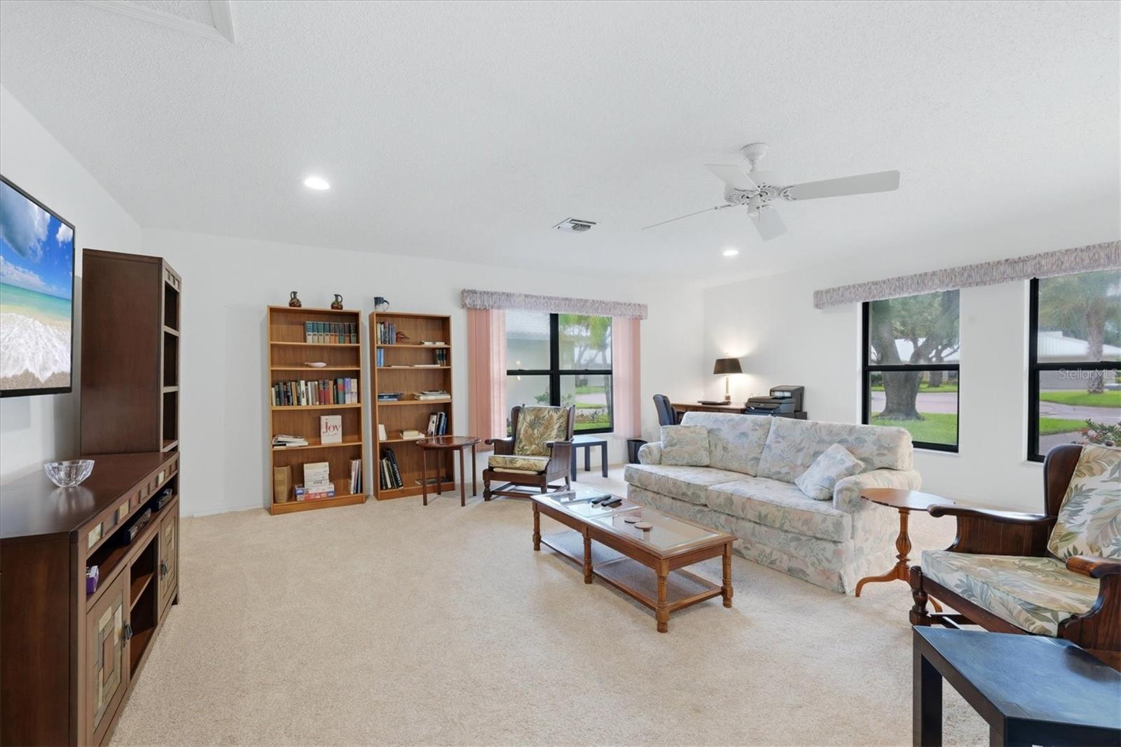 311 PEMBROKE LN N #196 — photo 3
