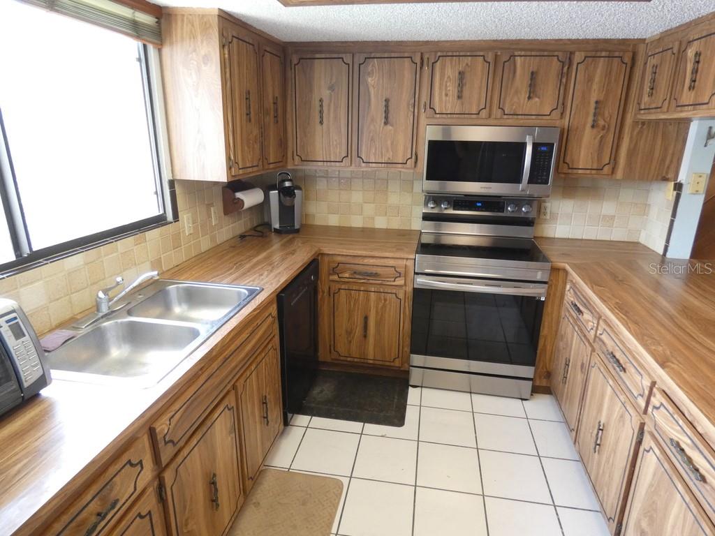 9940 EAGLES POINT CIR #3 — photo 12