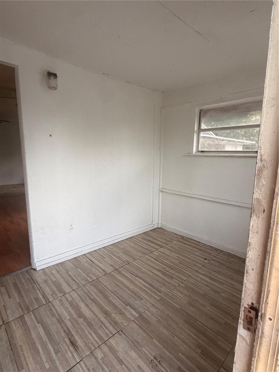 1110 CARLTON ST — photo 3