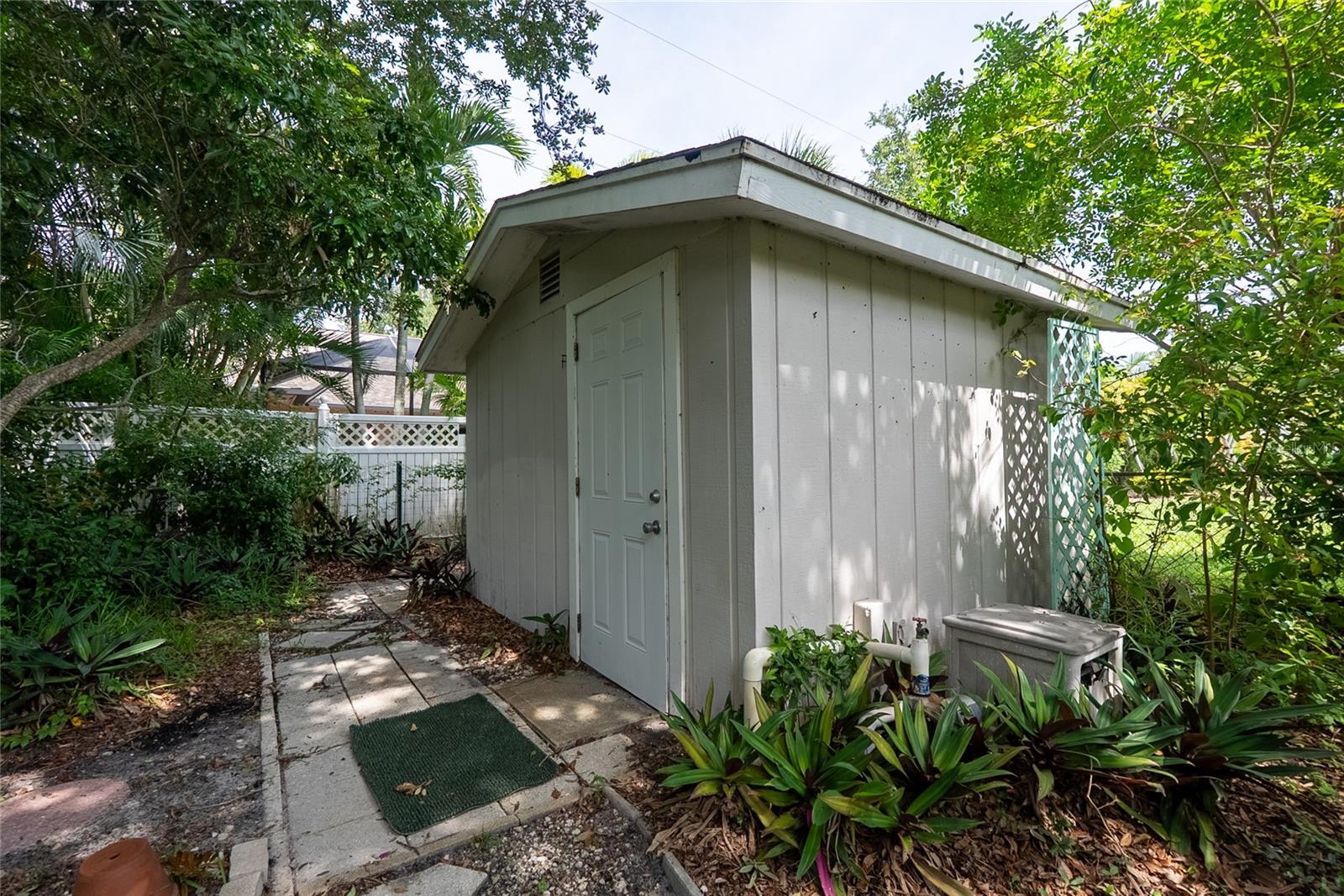 912 DAWN ST — photo 46