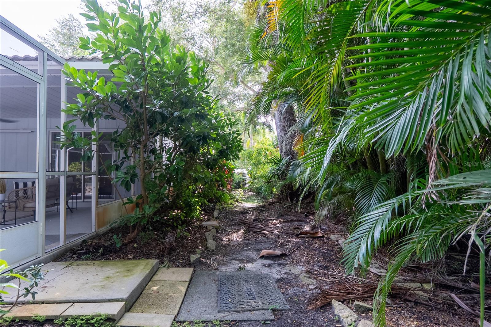 912 DAWN ST — photo 43