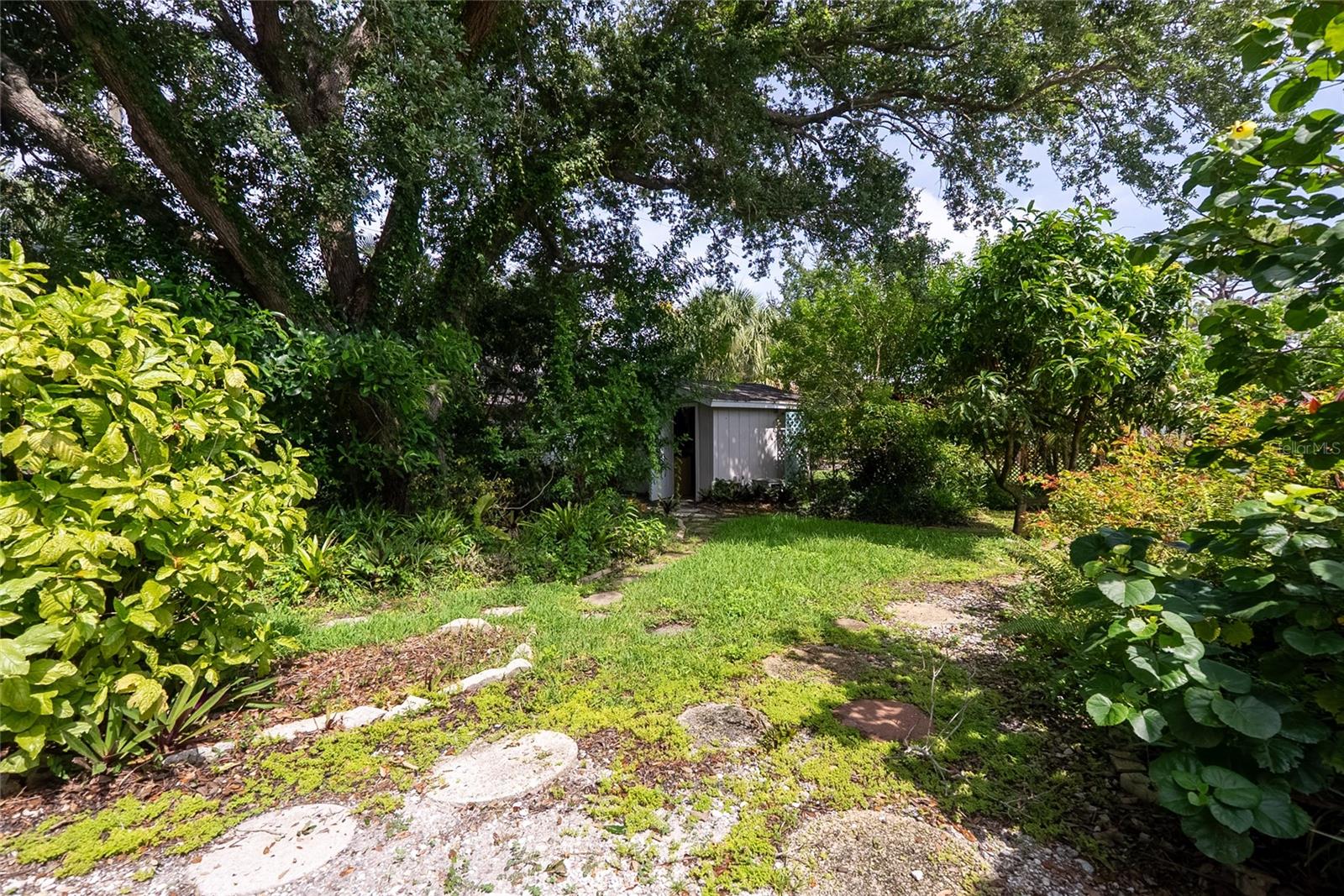 912 DAWN ST — photo 40