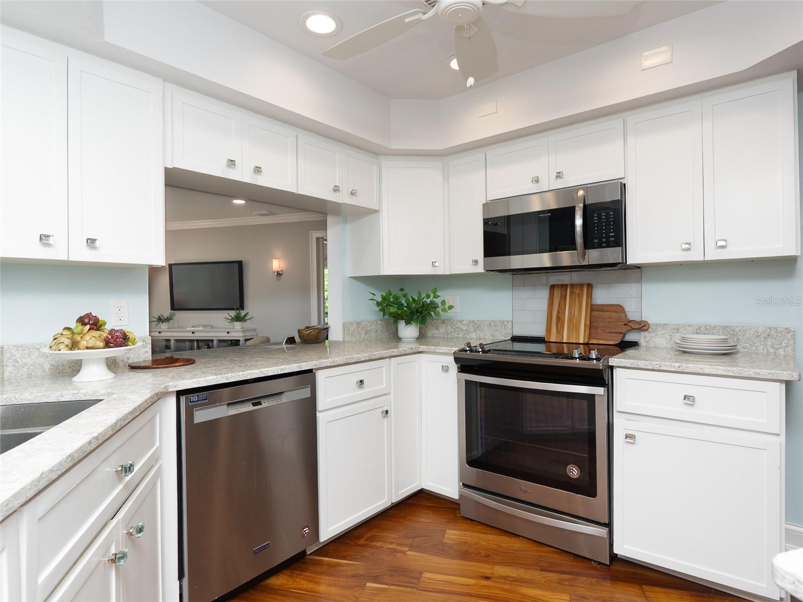 912 DAWN ST — photo 13