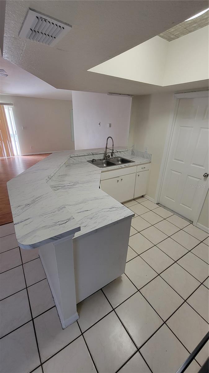 701 E ORCHID AVE — photo 7