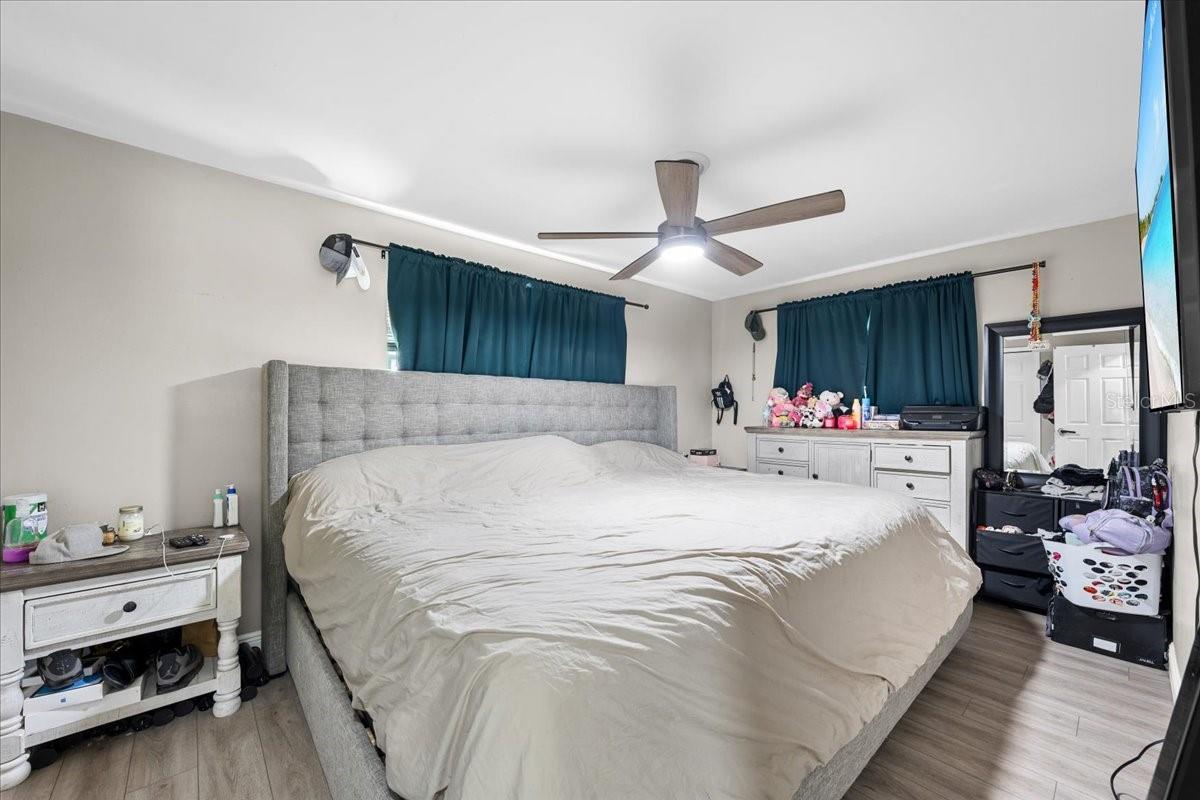 490 E LAKE DR — photo 28
