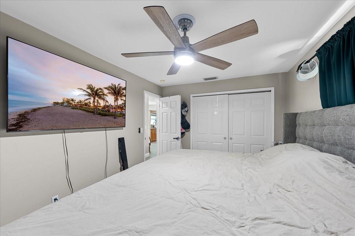 490 E LAKE DR — photo 29