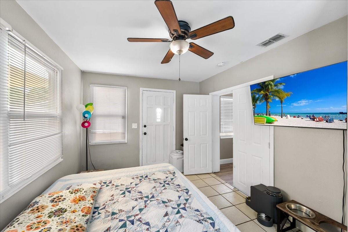 490 E LAKE DR — photo 23