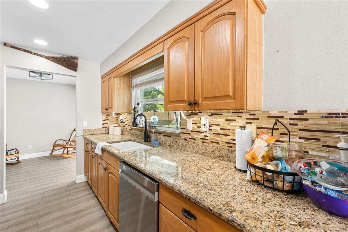 490 E LAKE DR — photo 11