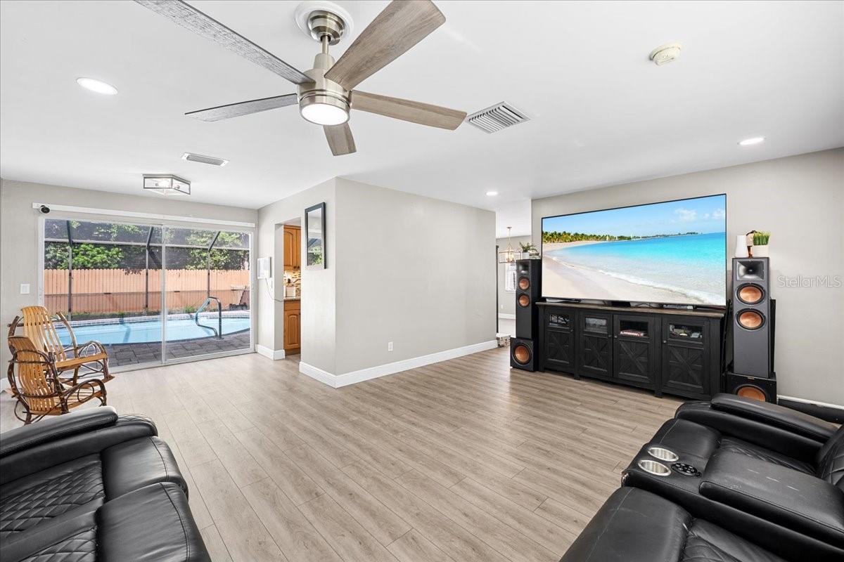 490 E LAKE DR — photo 8