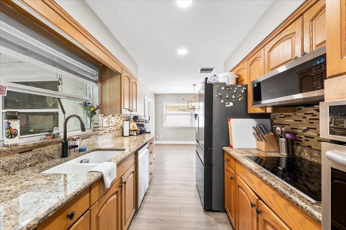 490 E LAKE DR — photo 14