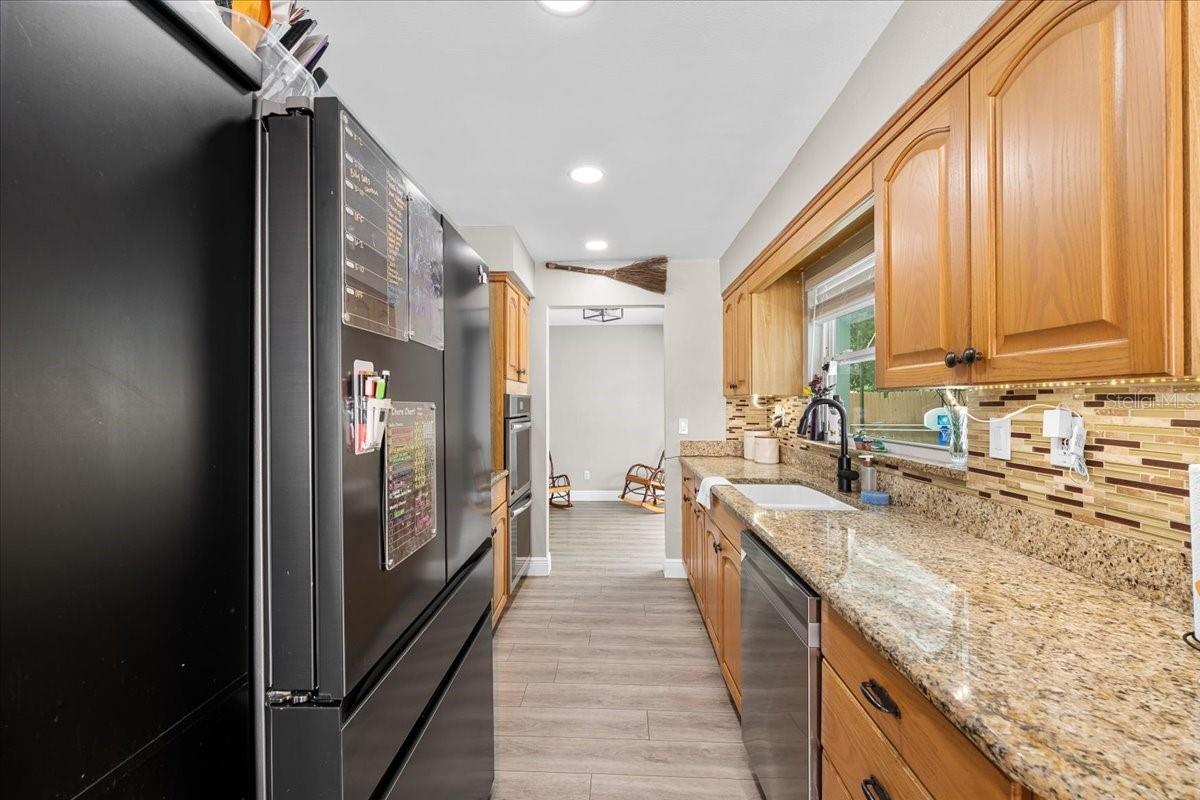 490 E LAKE DR — photo 10