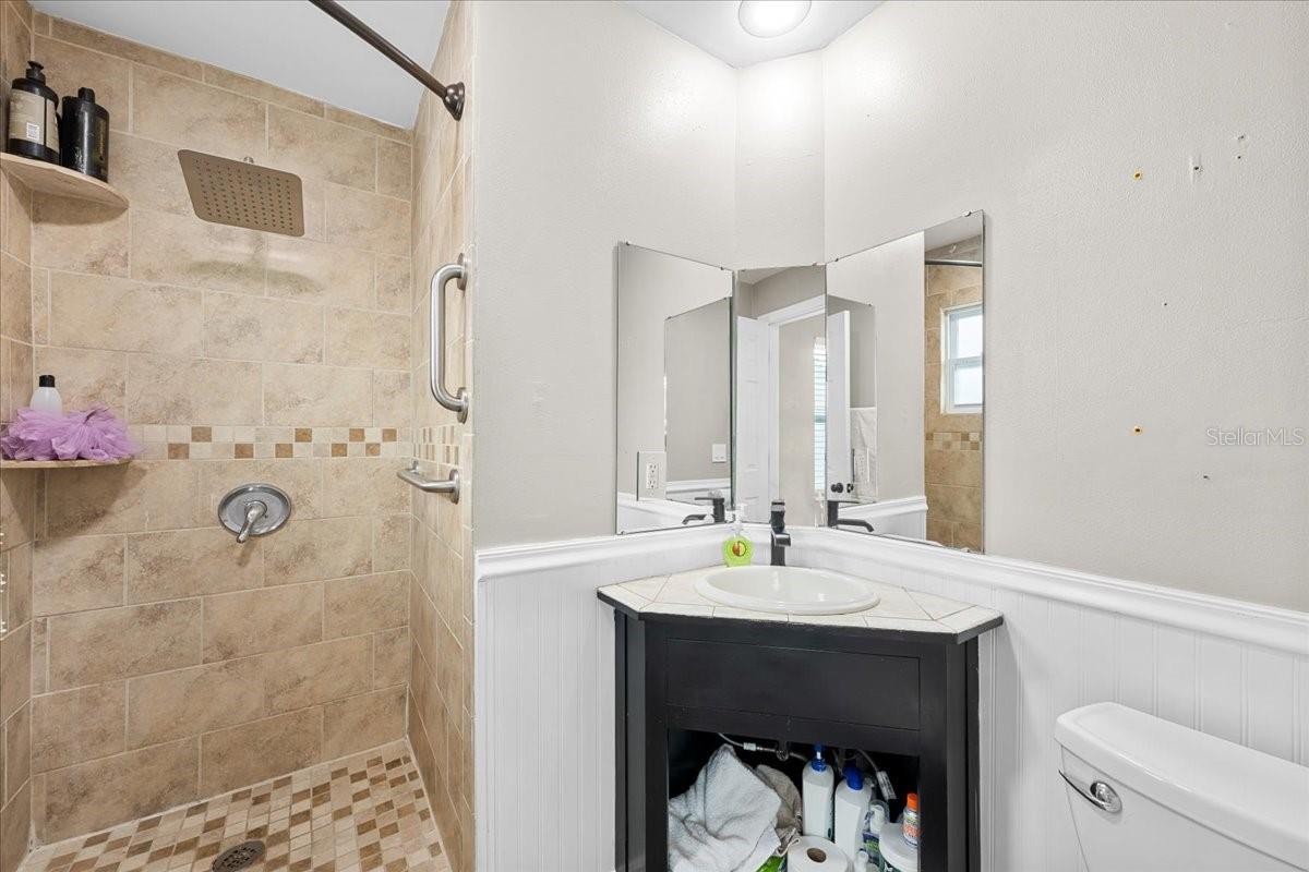 490 E LAKE DR — photo 19