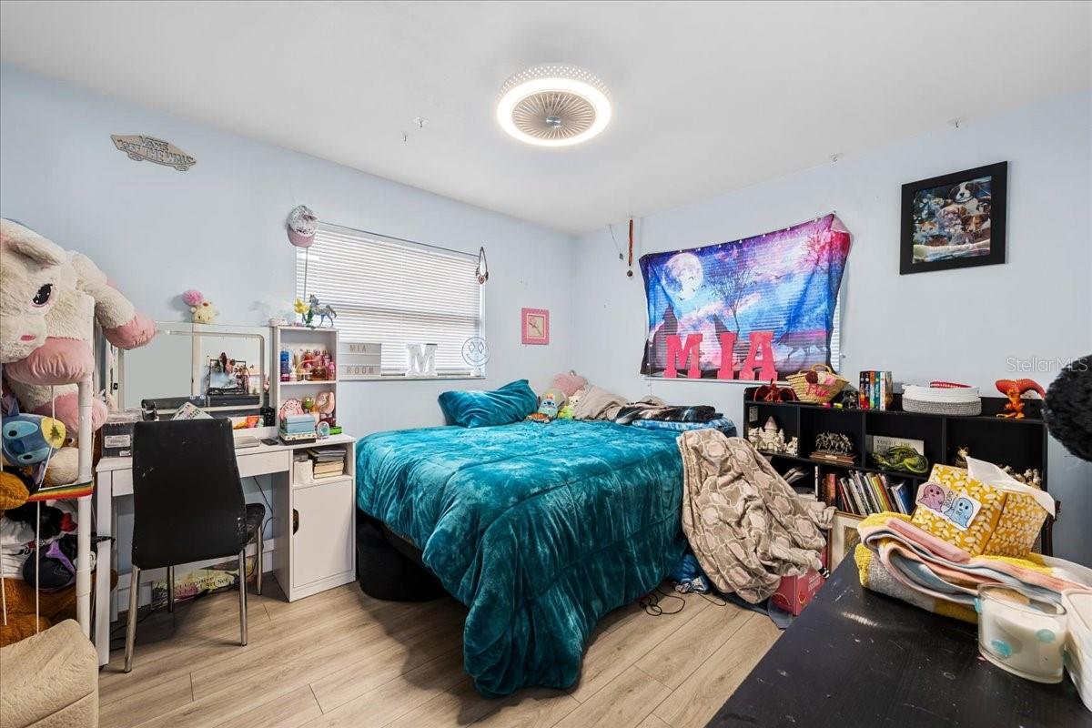 490 E LAKE DR — photo 27