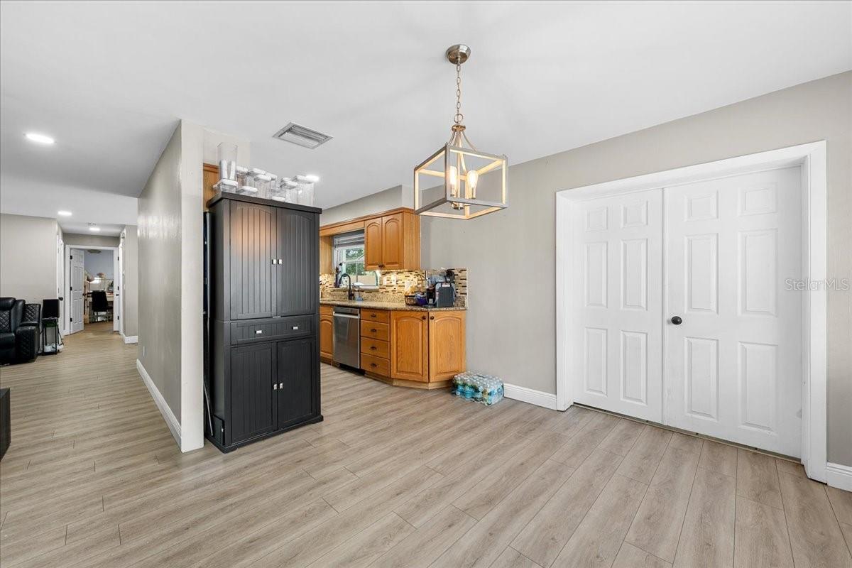 490 E LAKE DR — photo 21