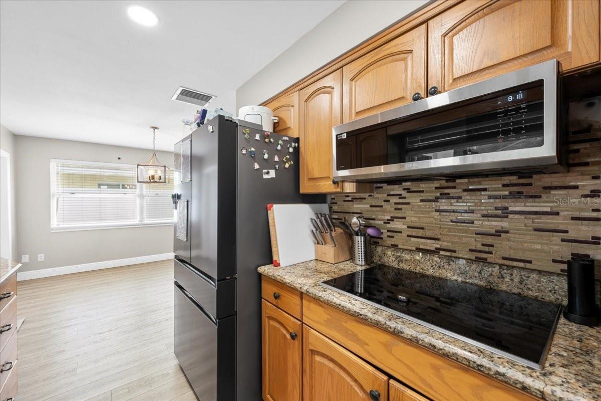 490 E LAKE DR — photo 16