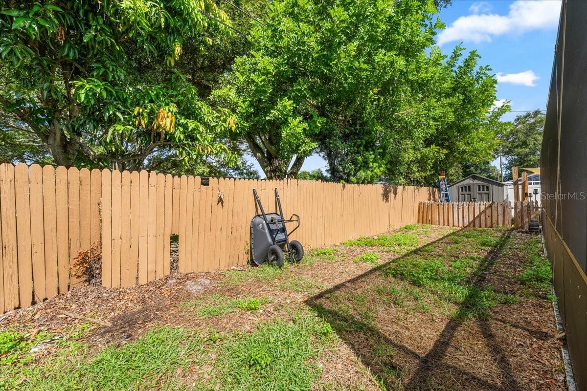 490 E LAKE DR — photo 36