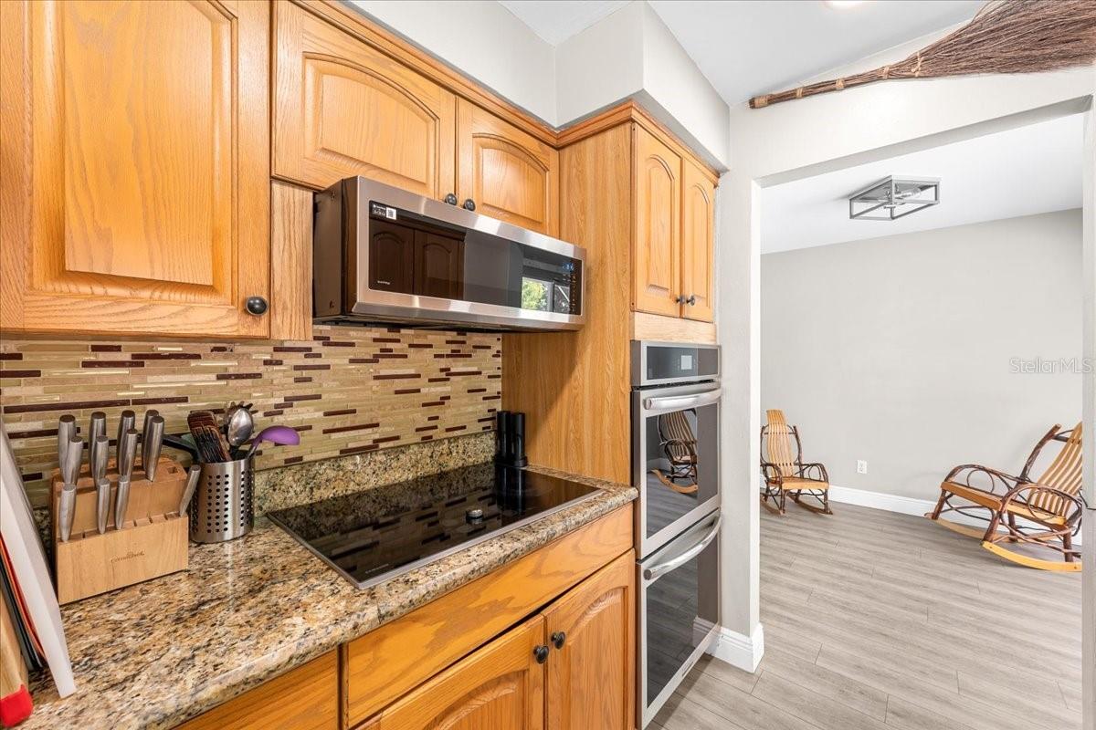 490 E LAKE DR — photo 12