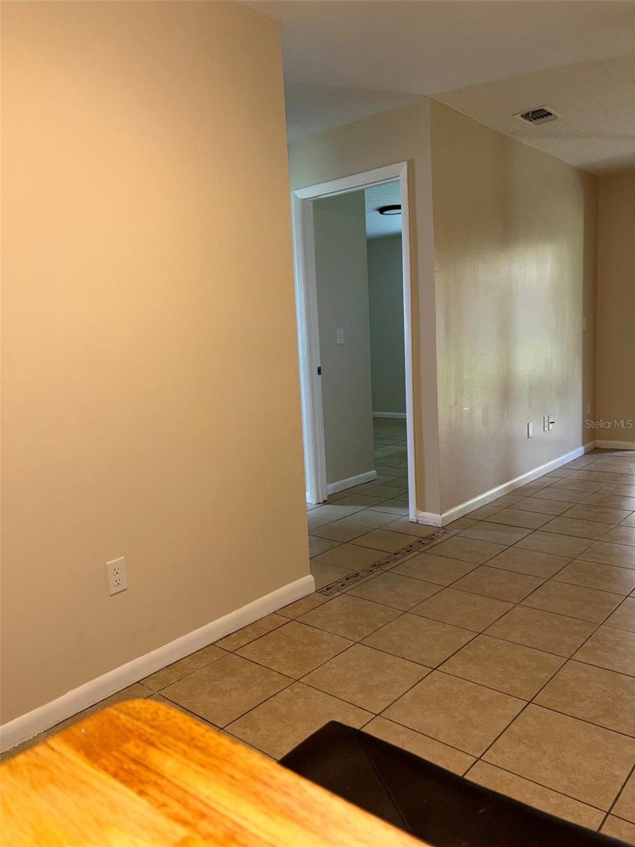 9523 FIELDVIEW CIR #9523 — photo 5