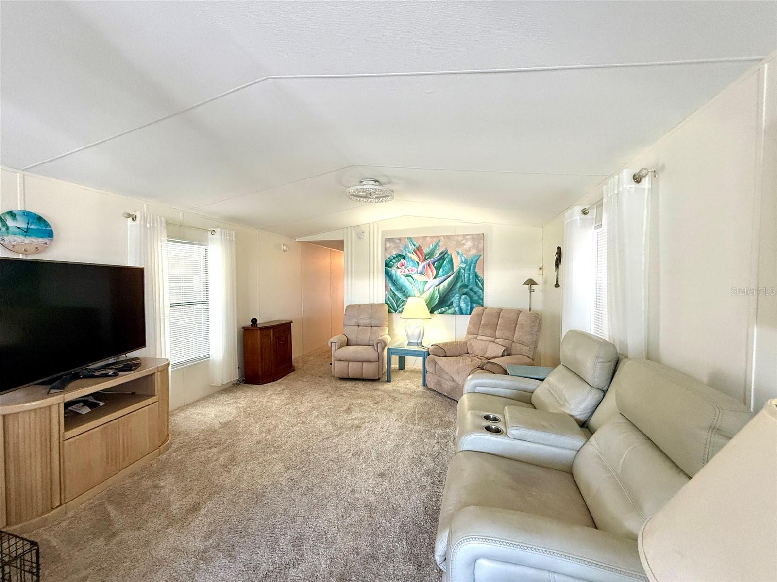 242 S PORT ROYAL LN — photo 4