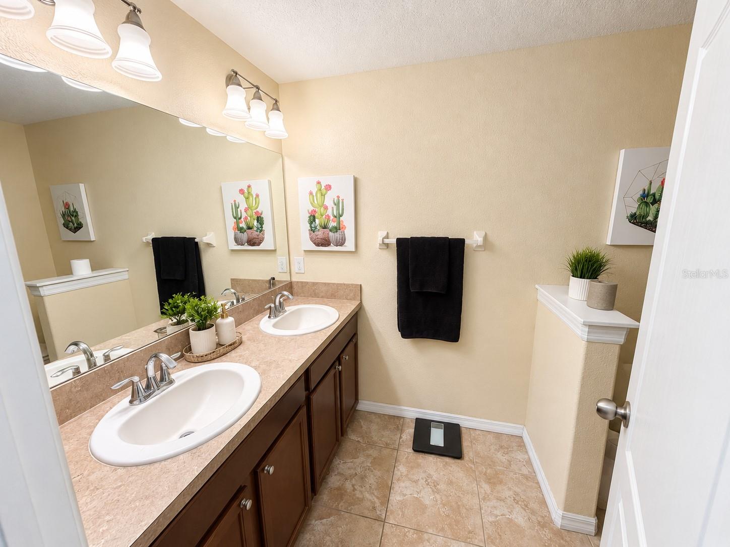 11853 GREENGATE DR — photo 9