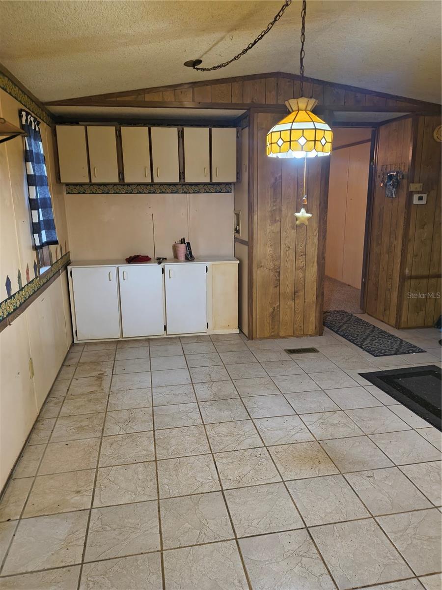 18250 CAUFIELD RD — photo 9