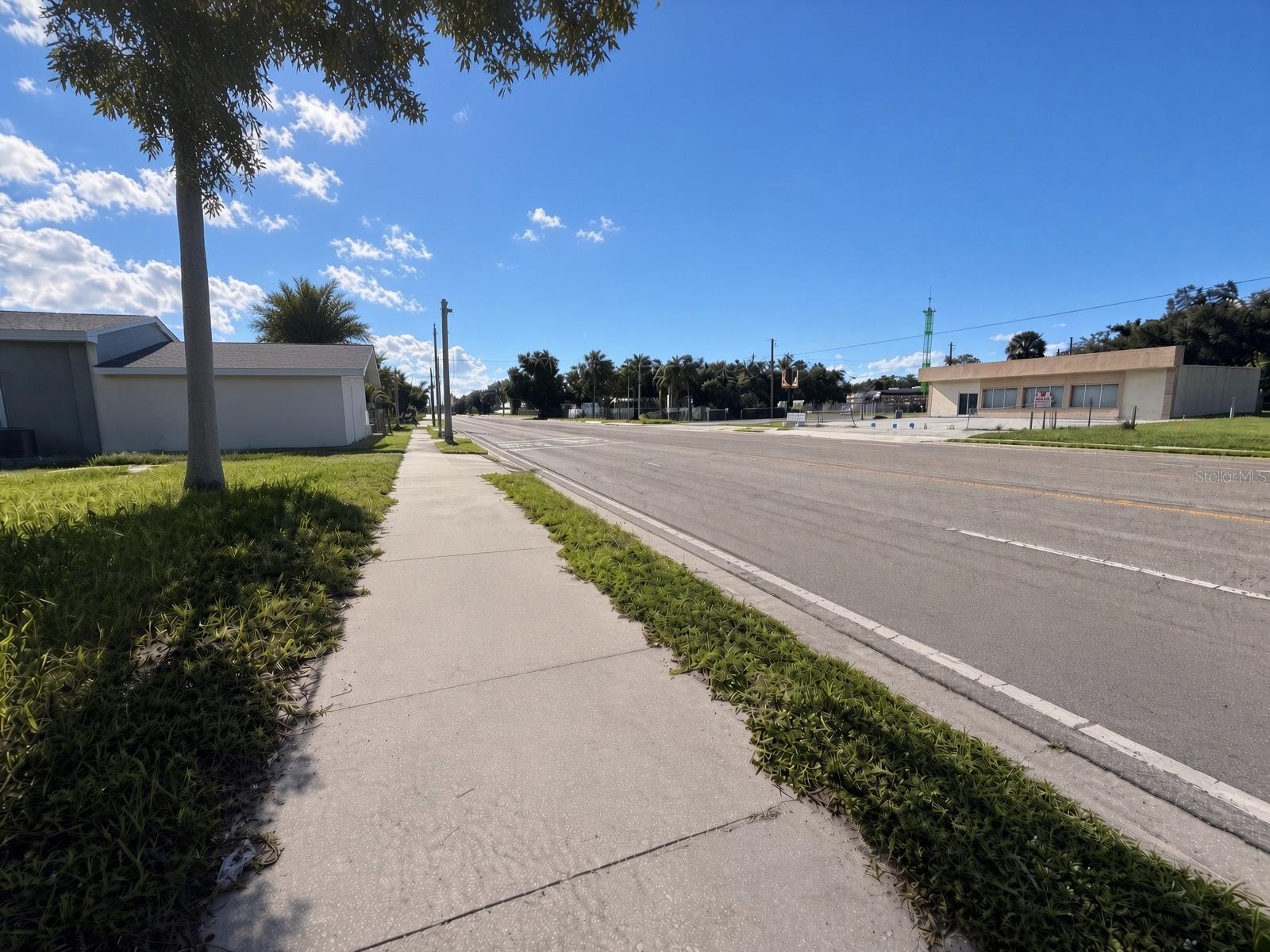 7707 GIBSONTON DR — photo 4