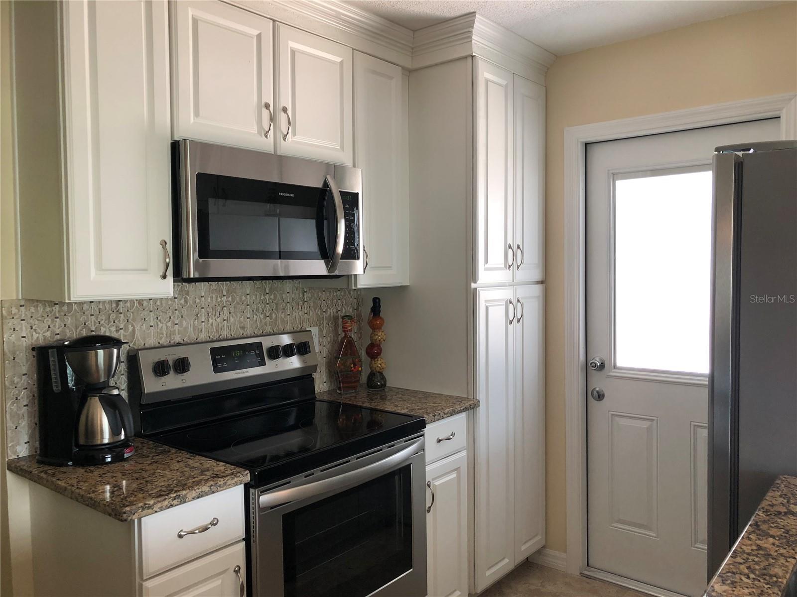 1009 SUMNER BLVD BLVD #Unit B — photo 3