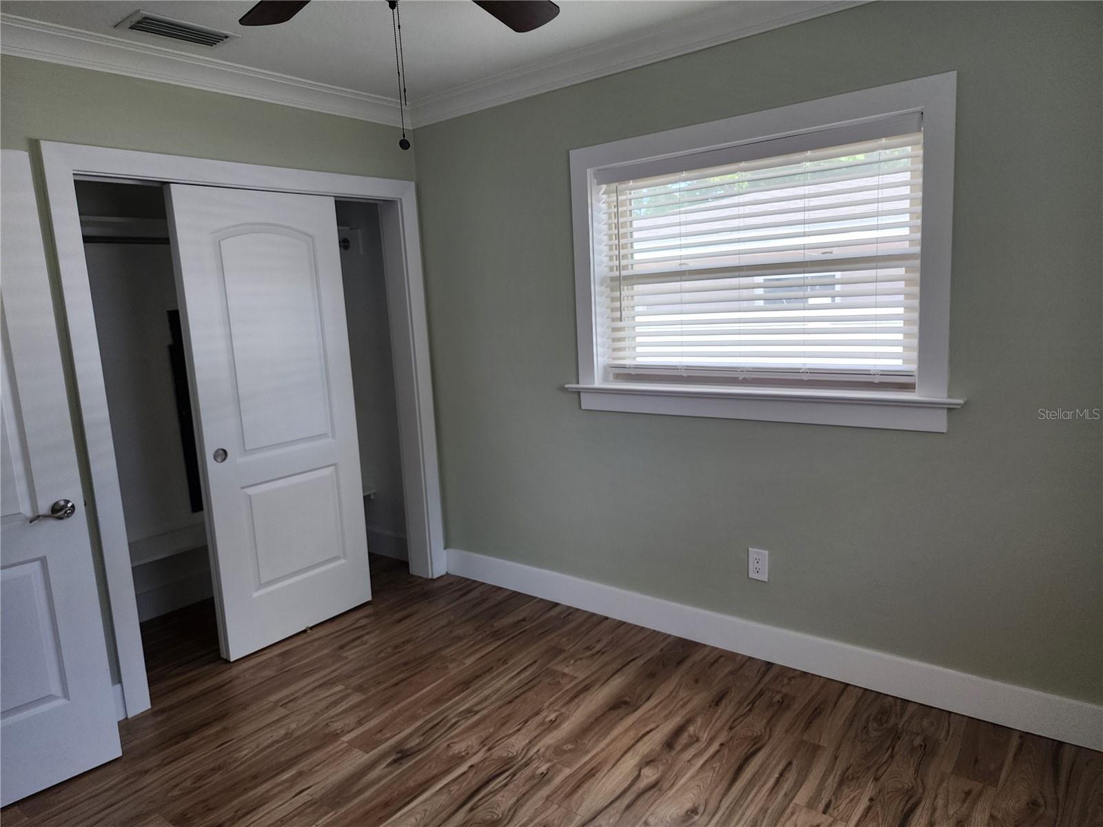 2347 EASTWOOD DR — photo 10