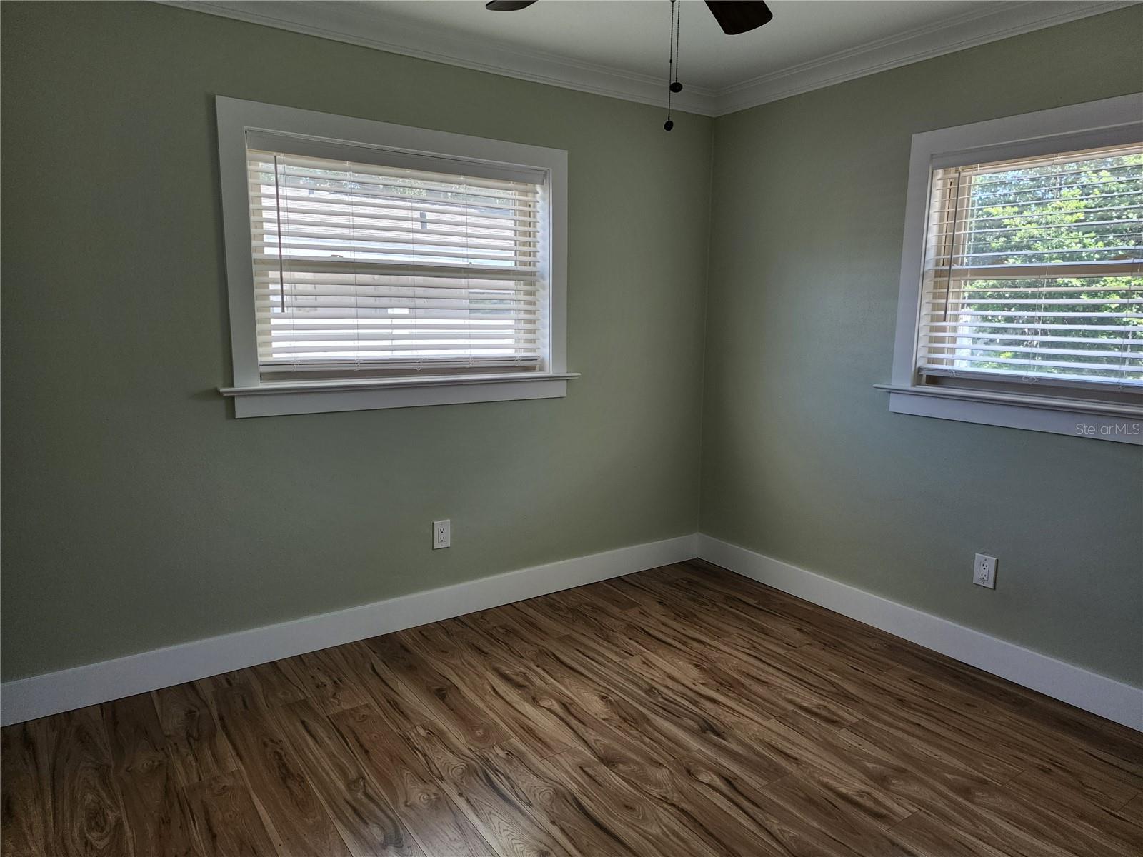 2347 EASTWOOD DR — photo 11
